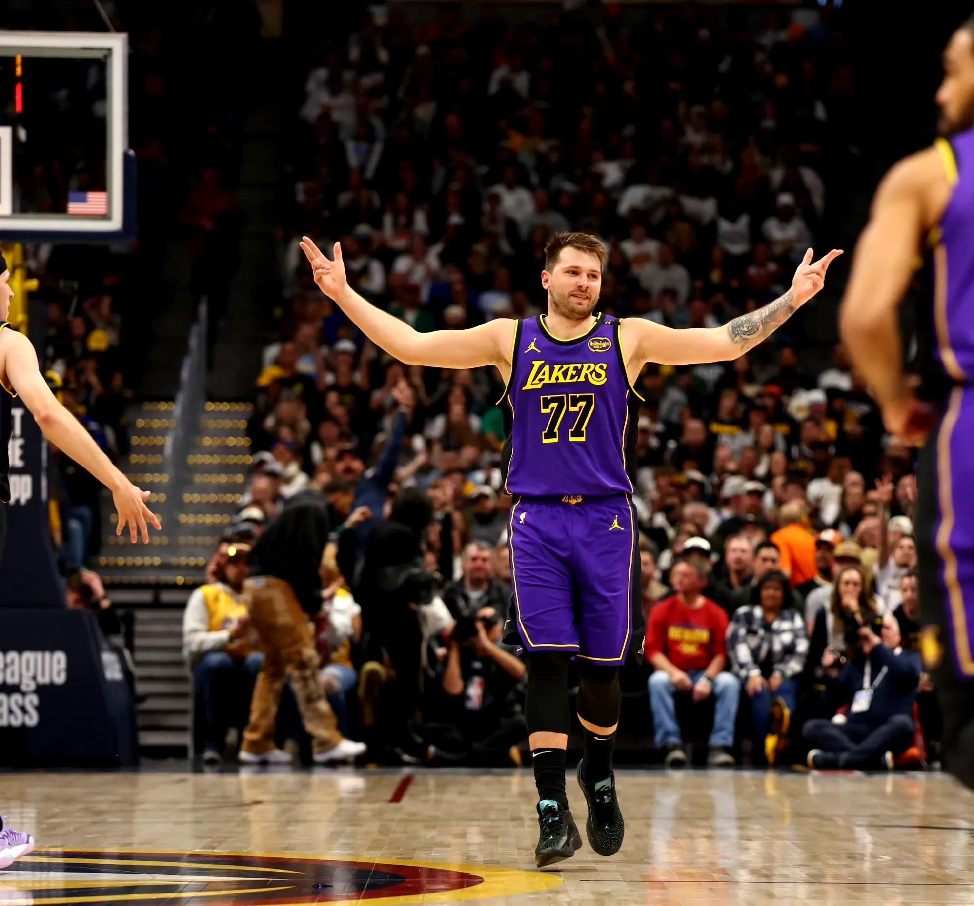 东契奇重返赛场，战术调整首场状态出色，FPX观众沸腾！的简单介绍-爱游戏官网